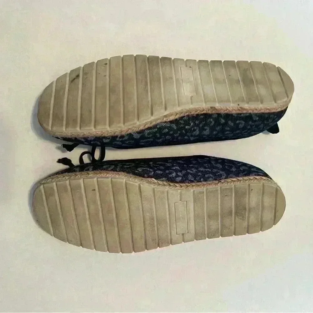 Kelly & Katie espadrille flat shoes EUC size 6 navy/denim animal print